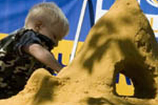 Детский чемпионат по созданию фигур из песка