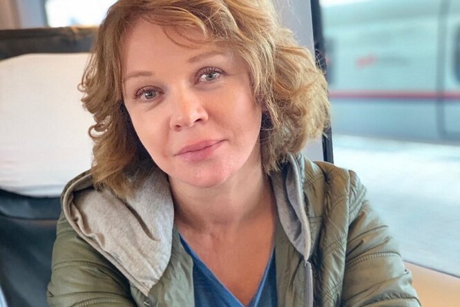 «Как вы похожи!» 57-летняя Елена Валюшкина показала редкое фото 17-летней дочери «Как вы похожи!» 57-летняя Елена Валюшкина показала редкое фото 17-летней дочери