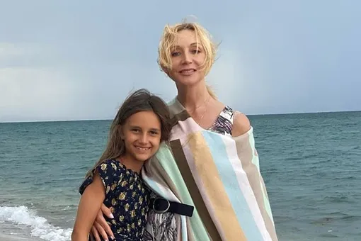 «Как выросла ваша морская принцесса»: Кристина Орбакайте с 8-летней дочкой проводит отпуск на море
