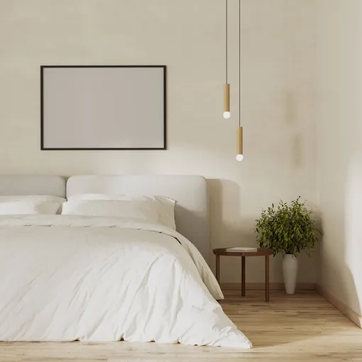 Прикроватный светильник в интерьере спальни фото