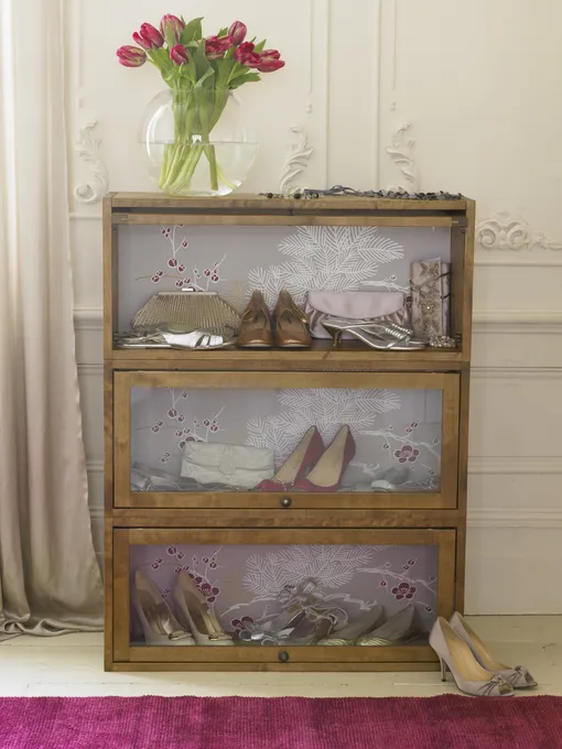 В отдельном шкафу поместится вся обувь, и она будет красиво и наглядно расставлена.