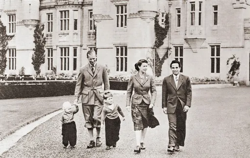 Королевская семья в Балморале в 1952 году