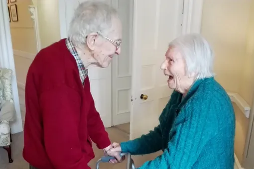 Уже не надеялись: 90-летние друзья случайно нашли друг друга в доме престарелых