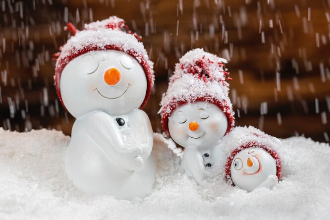 Снеговик: 7 идей праздничных украшений и угощений к Новому году