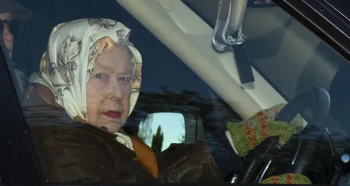 Королева Елизавета II за рулём