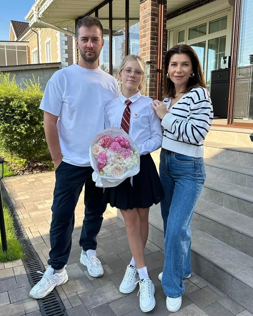 Екатерина Волкова и Андрей Карпов с дочерью Лизой фото