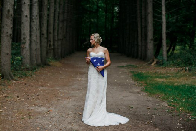 После потери жениха невеста устроила свадебную фотосессию в одиночестве