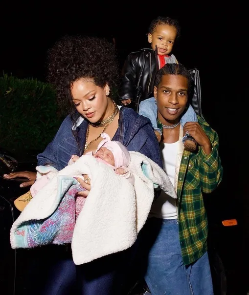 Рианна и A$AP Rocky с новорожденным сыном Райотом и 16-месячным Ризой