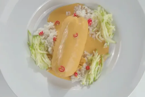Докторская колбаса из лосося с рисом и кабачком: неожиданное сочетание