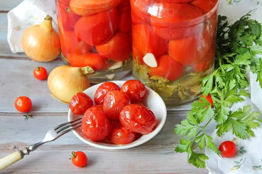 10 вкусных рецептов маринованных помидоров на зиму