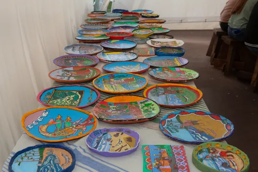 Тарелки, выполненные учениками мастерских «Верес»