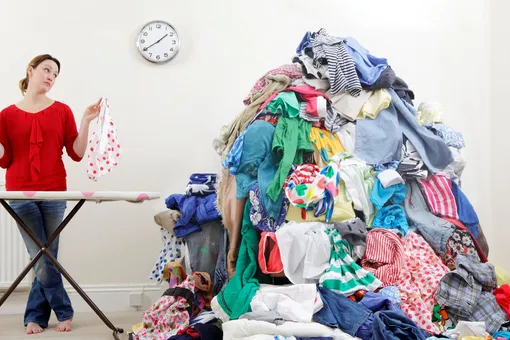 Как разгладить мятую одежду без утюга? Лайфхаки для тех, кто торопится