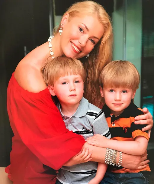 Мария Шукшина с сыновьями
