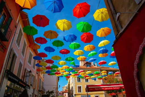 зонты на улице