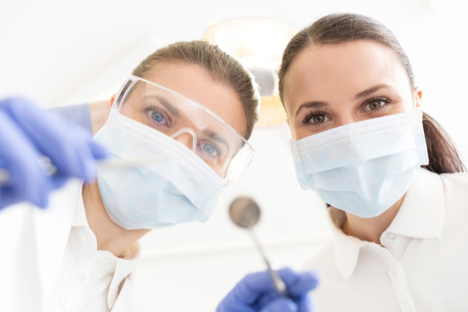 Белые зубы: какую пасту купить и почему ходить к стоматологу – это не страшно?