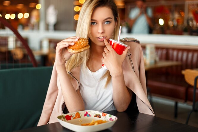 а) Замена гамбургера на куриное филе