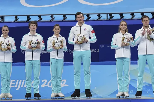 Российские фигуристы выиграли золото в командном первенстве на Олимпиаде