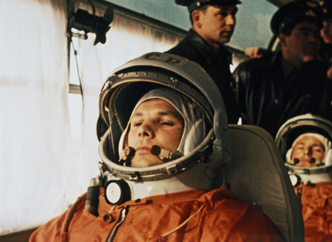 Первый космонавт Юрий Гагарин: биография, фото, полёт в космос, личная жизнь, жена и дети