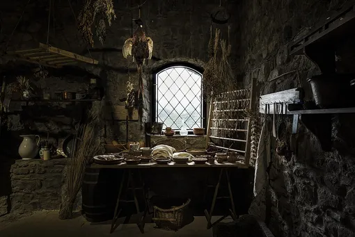 Отреставрированная средневековая кухня в замке Верруколе, Тоскана.
