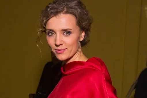 «Красавица и добытчица»: Ксения Алферова уехала в деревню собирать грибы