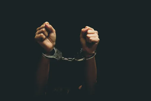 Отец наказал девушку за внебрачный секс и на 20 лет приковал к кровати