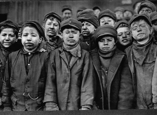Дети-работники угольной шахты