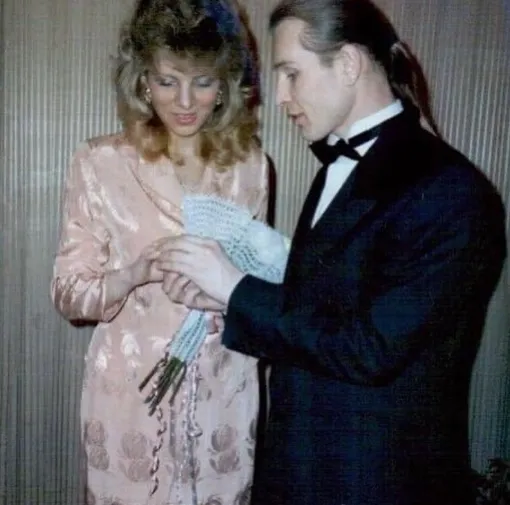 Эмма и Александр Малинины в день свадьбы 13 февраля 1990 года фото