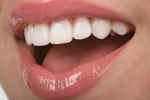 Как зубы старят наше лицо