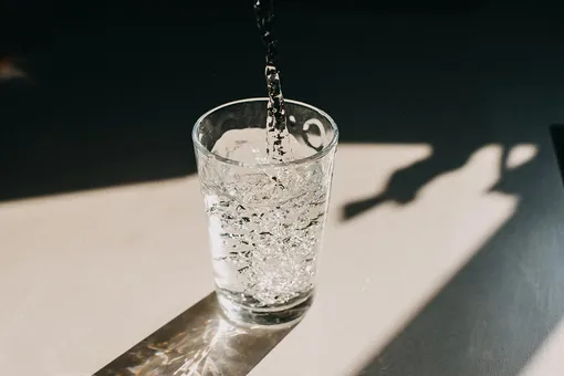 Нужно ли пить воду, если не испытываешь жажды