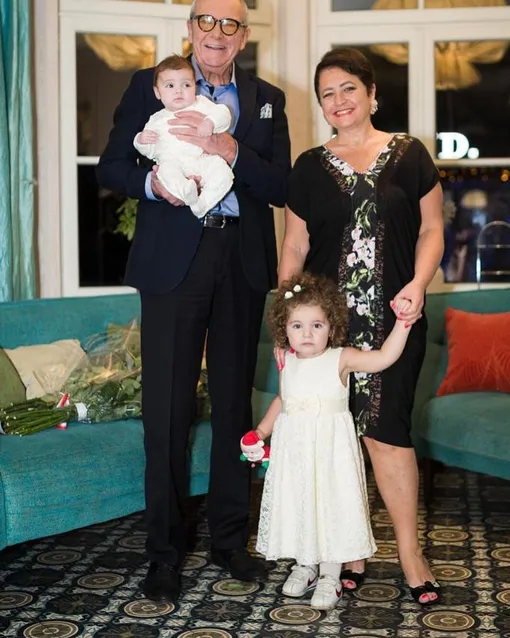 Эммануил Виторган с женой и дочерьми