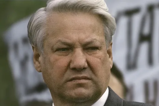 Аукцион, куда попала дверь от подъезда Ельцина, посвящен историческим личностям