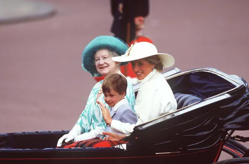 Принцесса Диана со старшим сыном и королевой-матерью