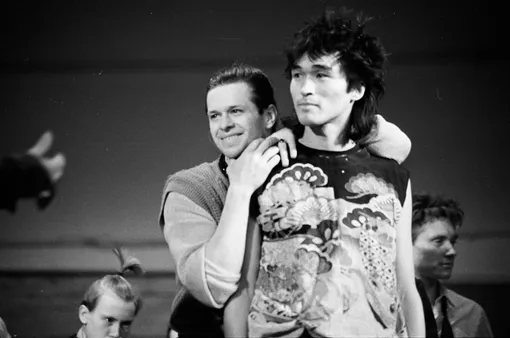 Борис Гребенщиков и Виктор Цой на концерте в Ленинградском рок-клубе, 10.12.1986 г.