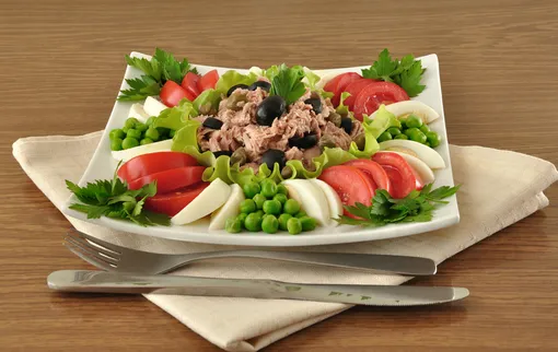 Праздничный салат с тунцом