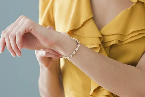 Лайфхак: как застегнуть браслет на себе одной рукой