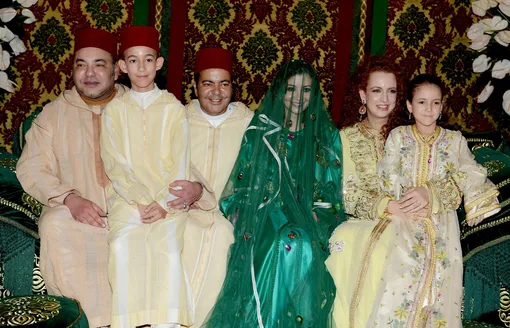 Мухаммед VI и Лалла Сальма с детьми на свадьбе принца Марокко Мулай Рашида и Оум Келтум Буфаре в Рабате, Марокко, 13 ноября 2014 года