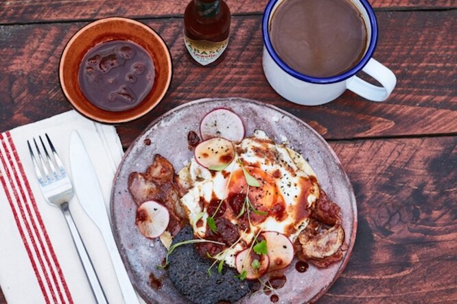 Идея для завтрака: классическая британская яичница в мексиканском стиле