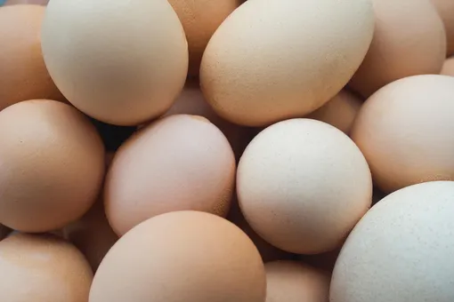 Как почистить сразу много яиц — и ещё 9 лайфхаков ресторанных поваров