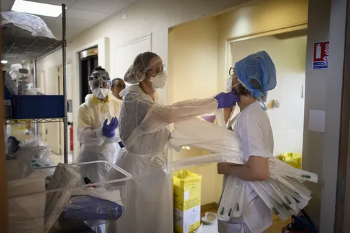 «Пошла к ЛОРу и упала в обморок»: 37-летняя женщина рассказала, как болела коронавирусом
