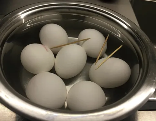 Как варить яйца, чтобы они не трескались