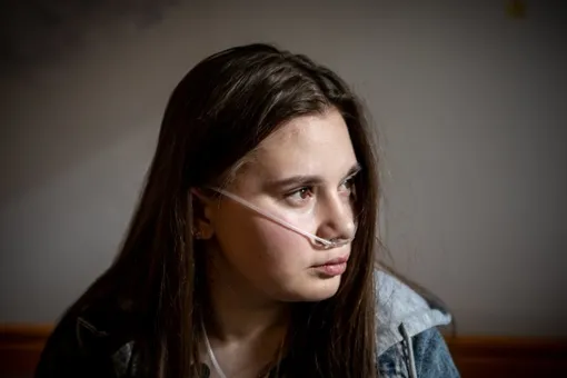 Потеряла родителей, ждёт пересадки лёгких: история девушки с муковисцидозом
