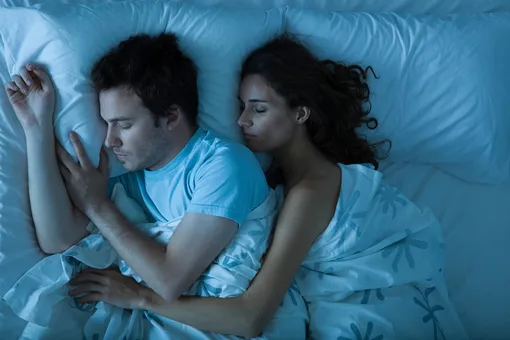 Тест для влюблённых: о чем говорит поза, в которой вы спите