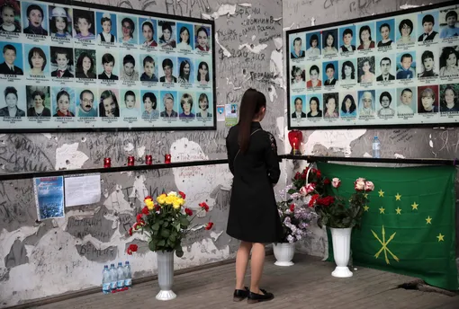 Стена с фотографиями погибших