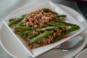 Рецепт стручковой фасоли с чесноком на сковороде