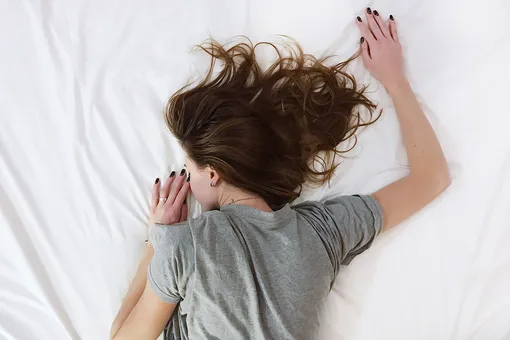 5 способов избавиться от тревожных мыслей перед сном