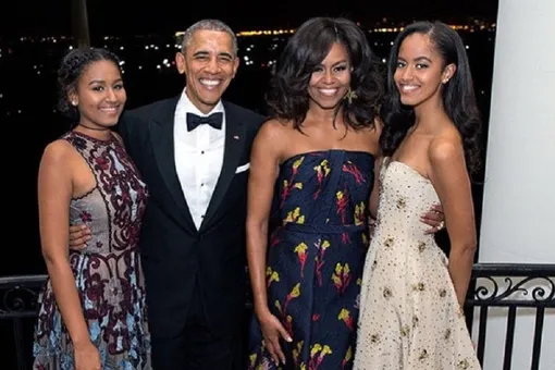 «Красавицы в белом»: Мишель Обама показала фото с матерью и взрослыми дочерьми