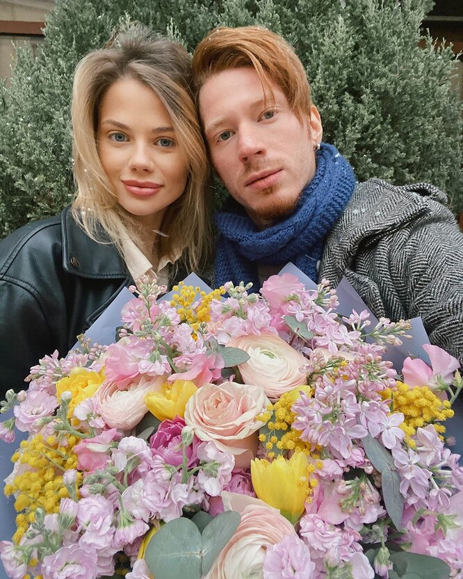 Никита Пресняков с женой Аленой Красновой фото