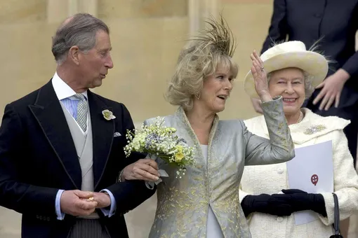 Свадьба принца Чарльза и Камиллы Паркер-Боулз, Елизавета II