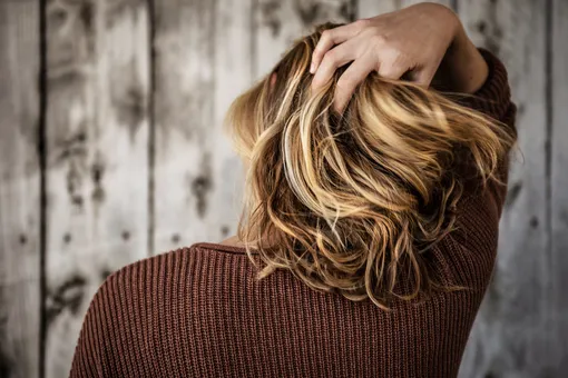 Врач-эндокринолог назвала нетипичные причины выпадения волос