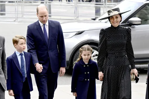 Принц Уильям и Кейт Миддлтон с принцем Джорджем и принцессой Шарлоттой фото